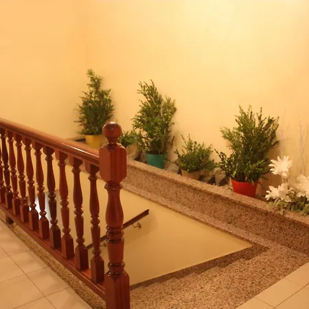 Guest house Residencia Porta Nova 2*